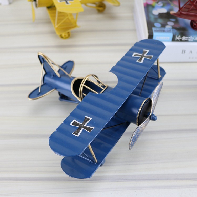 Modelo de avión vintage de hierro forjado hecho a mano