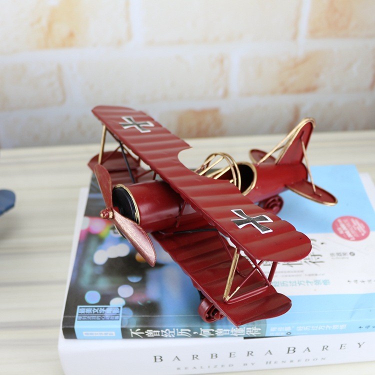 Modelo de avión vintage de hierro forjado hecho a mano