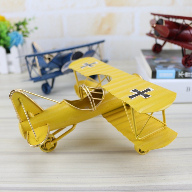 Modelo de avión vintage de hierro forjado hecho a mano