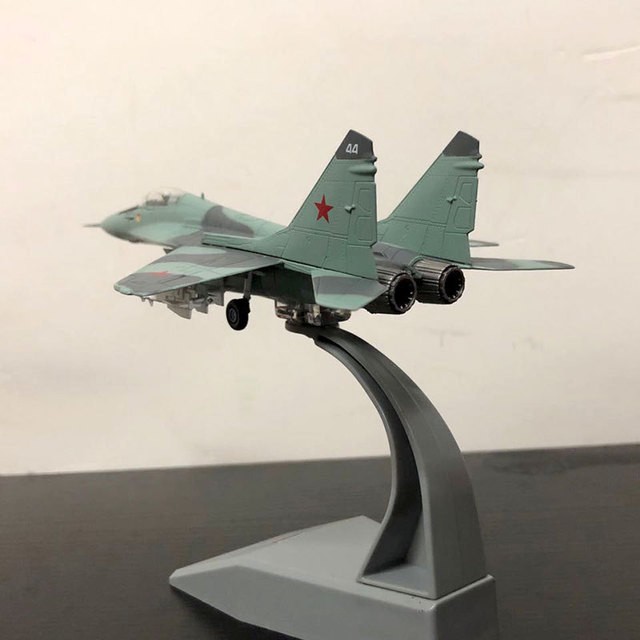 MAQUETA AVION - Cazador MIG29