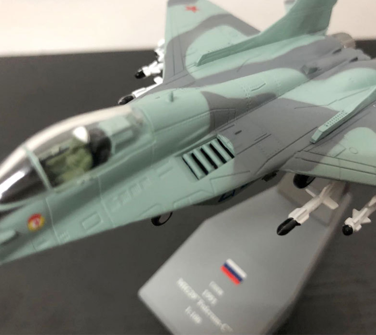 MAQUETA AVION - Cazador MIG29