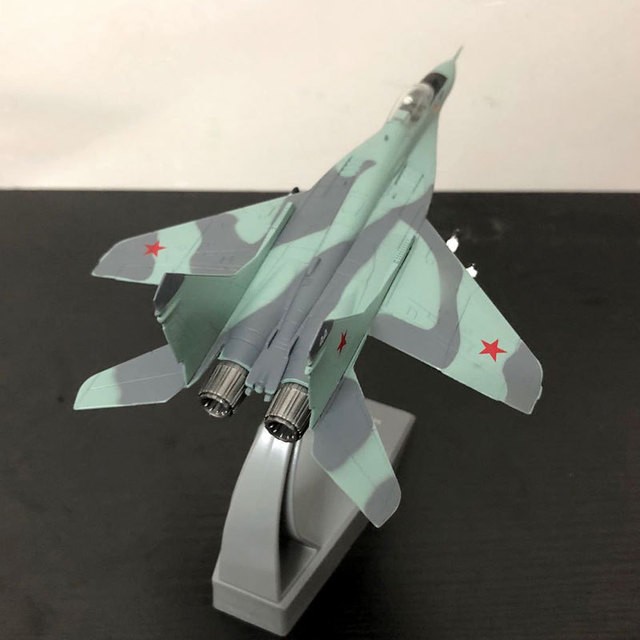 MAQUETA AVION - Cazador MIG29