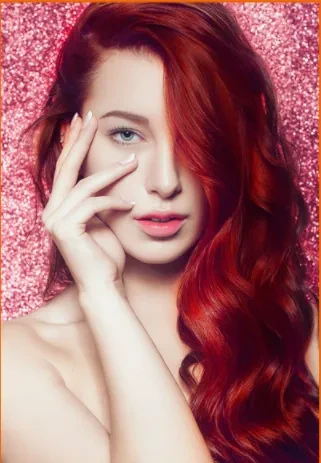 Un champú negro cubre el cabello blanco y luego el tinte negro.