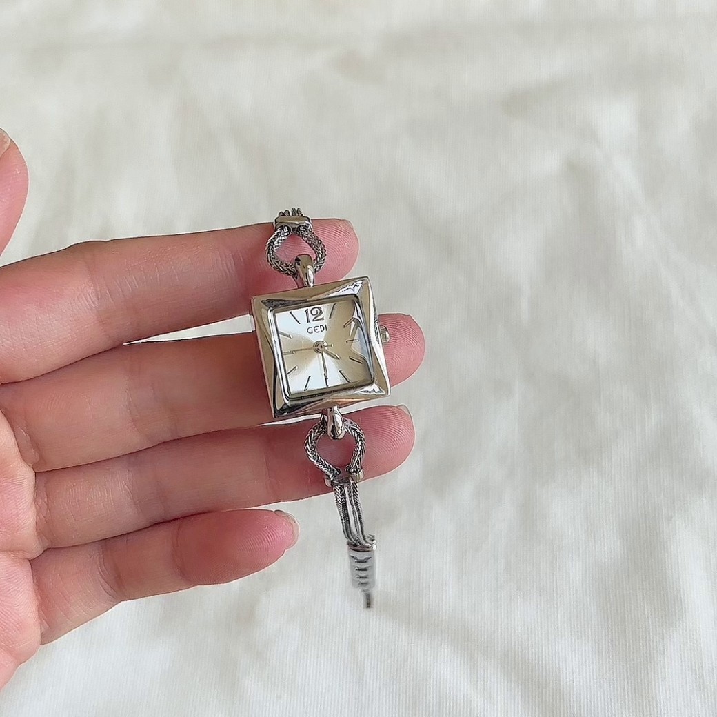 Reloj de pulsera de bloque para mujer, ligero, de lujo, de nicho.