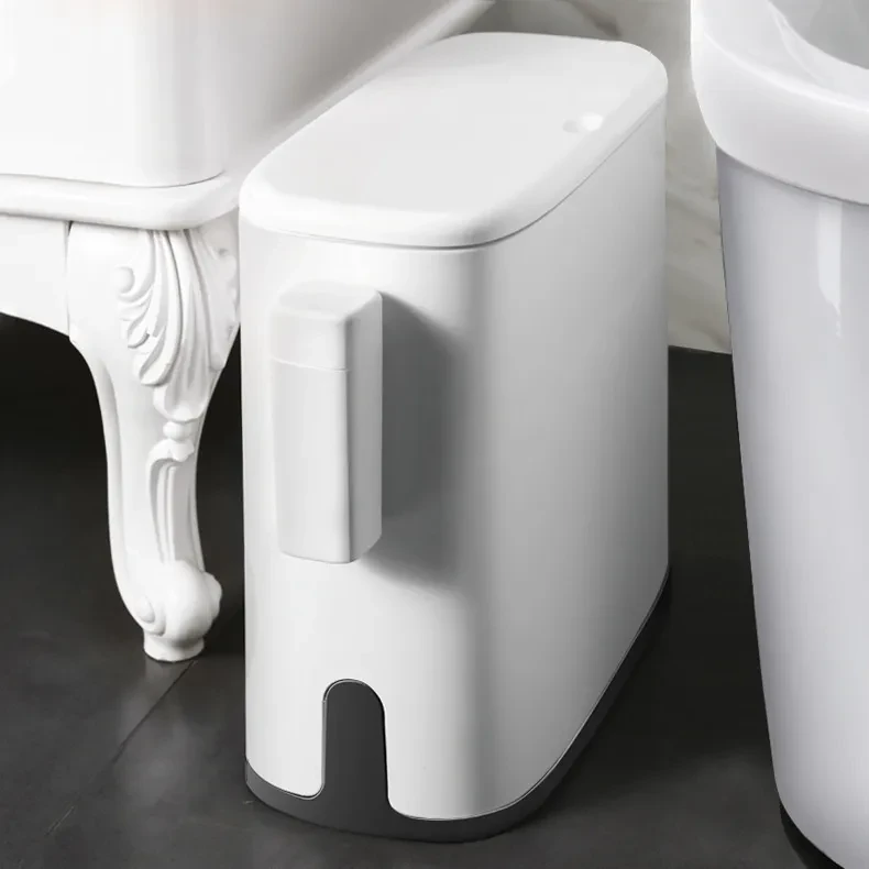 Cubo de basura agrietado del baño creativo