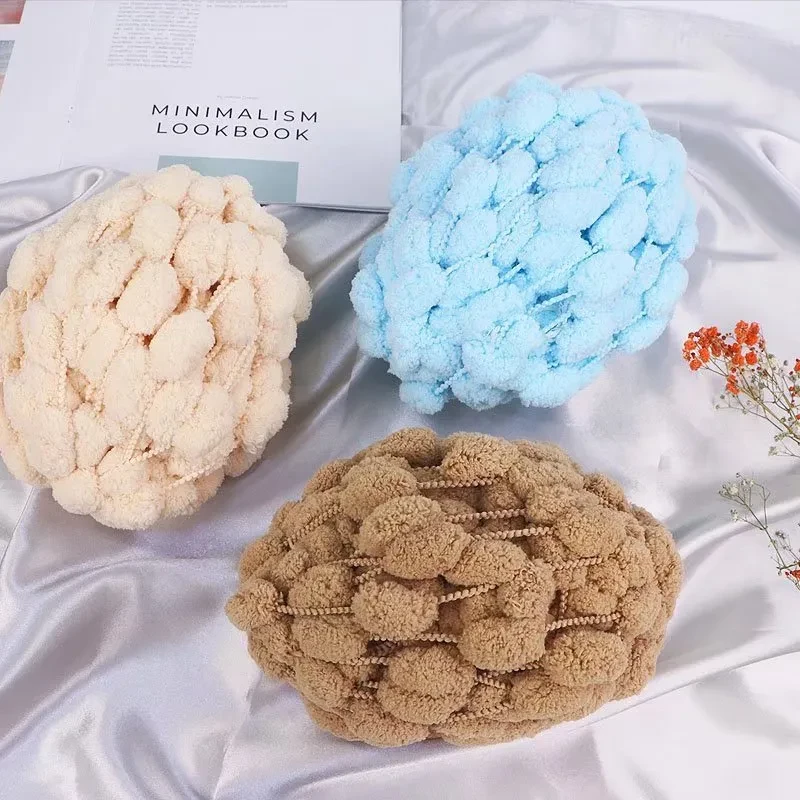 Bufanda, sombrero, cama, tapete para pies, hilo