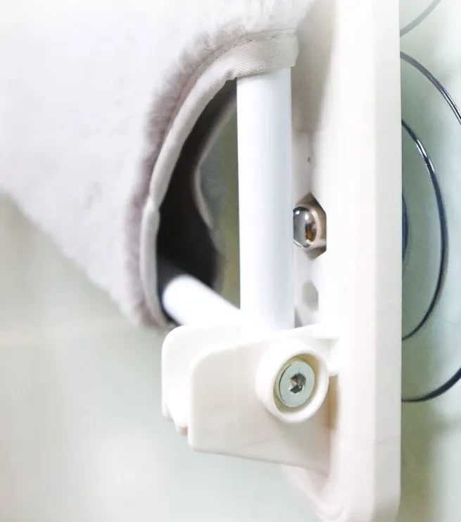 Hamaca universal para arena de gatos Four Seasons con ventosa para ventanas