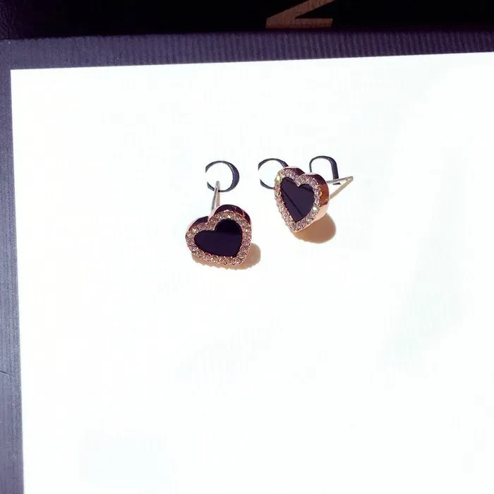 Pendientes de corazón de esmalte con forma de rosa, color negro, para regalo de boda.