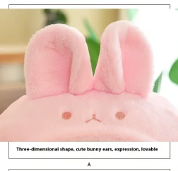 Juguete de peluche de gato con expresión aburrida que se transforma en un regalo de cumpleaños para niños.