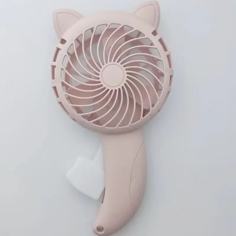 Lindo ventilador de mano de dibujos animados