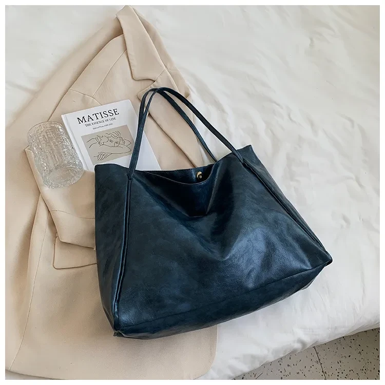 Bolso nuevo de otoño e invierno japonés y coreano, bolso de hombro de cuero suave de gran capacidad, bolso informal retro.