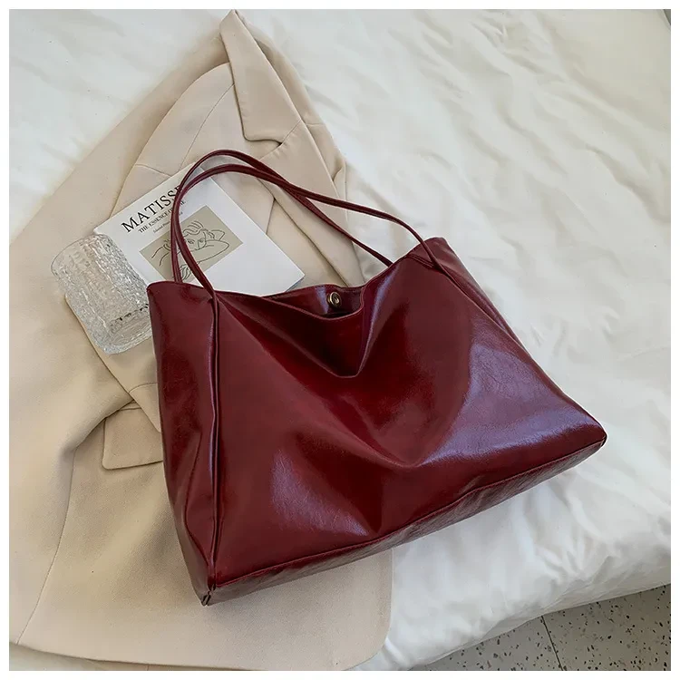 Bolso nuevo de otoño e invierno japonés y coreano, bolso de hombro de cuero suave de gran capacidad, bolso informal retro.