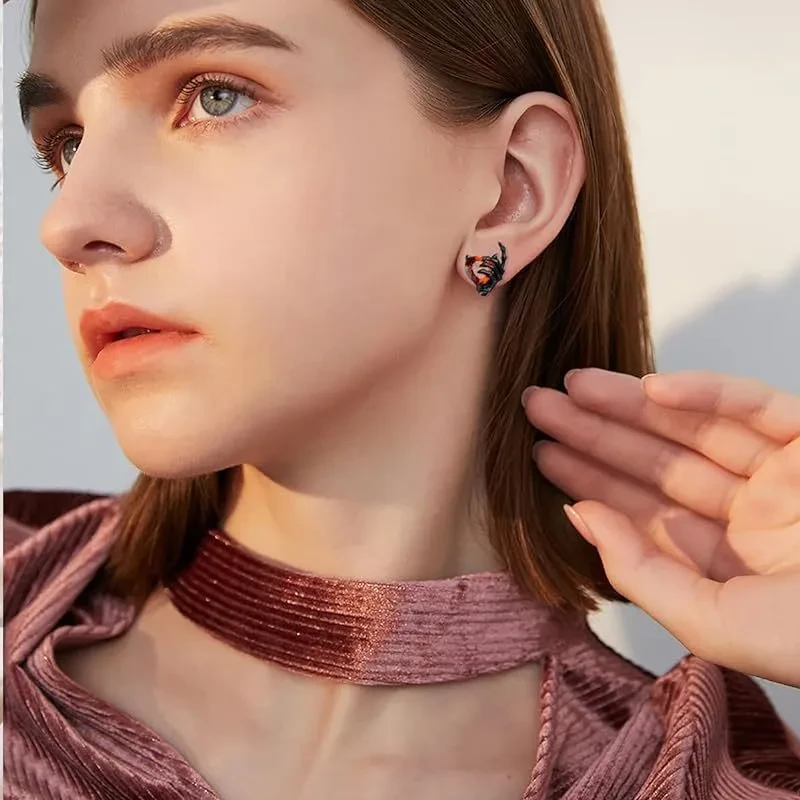 Pendientes de mano fantasma con forma de corazón y diamantes de la serie retro oscura