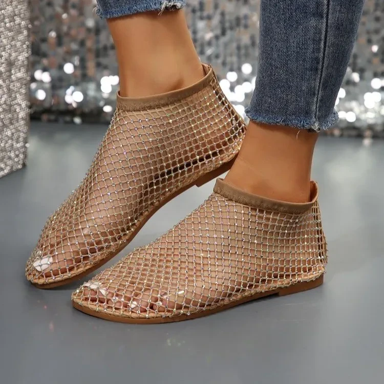 Nuevas sandalias planas huecas con diseño de diamantes de imitación, zapatos de punta redonda de moda de verano para mujer