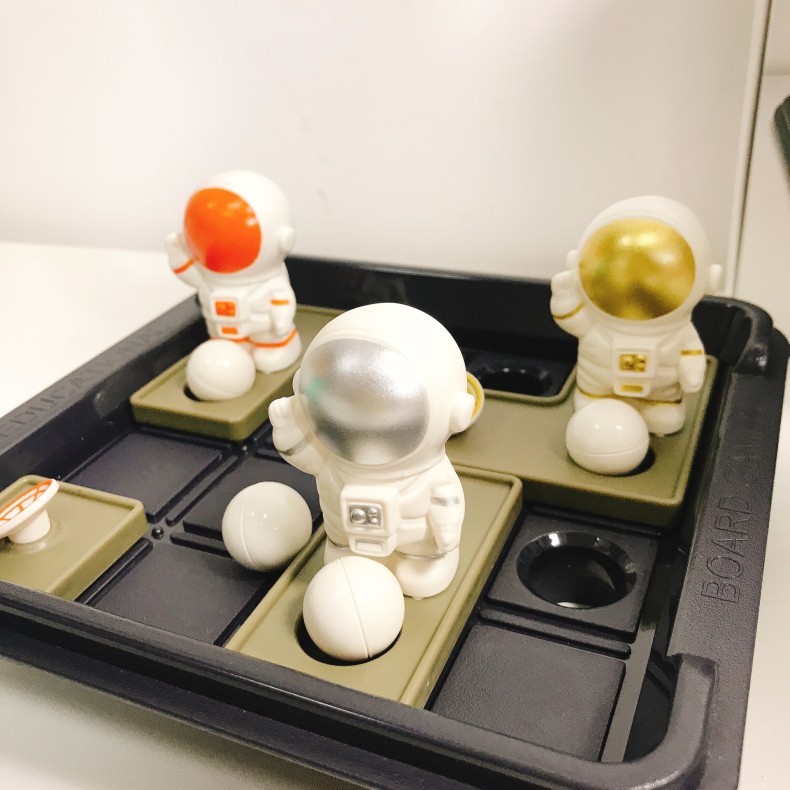 Juego de mesa infantil Dinosaur Board Astronaut Space Trek Liquidación Juego interactivo para padres e hijos