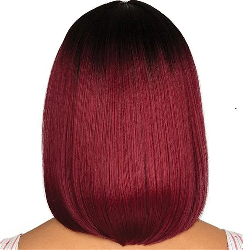 Cabello corto y liso para mujer, corte bobo burdeos degradado negro.