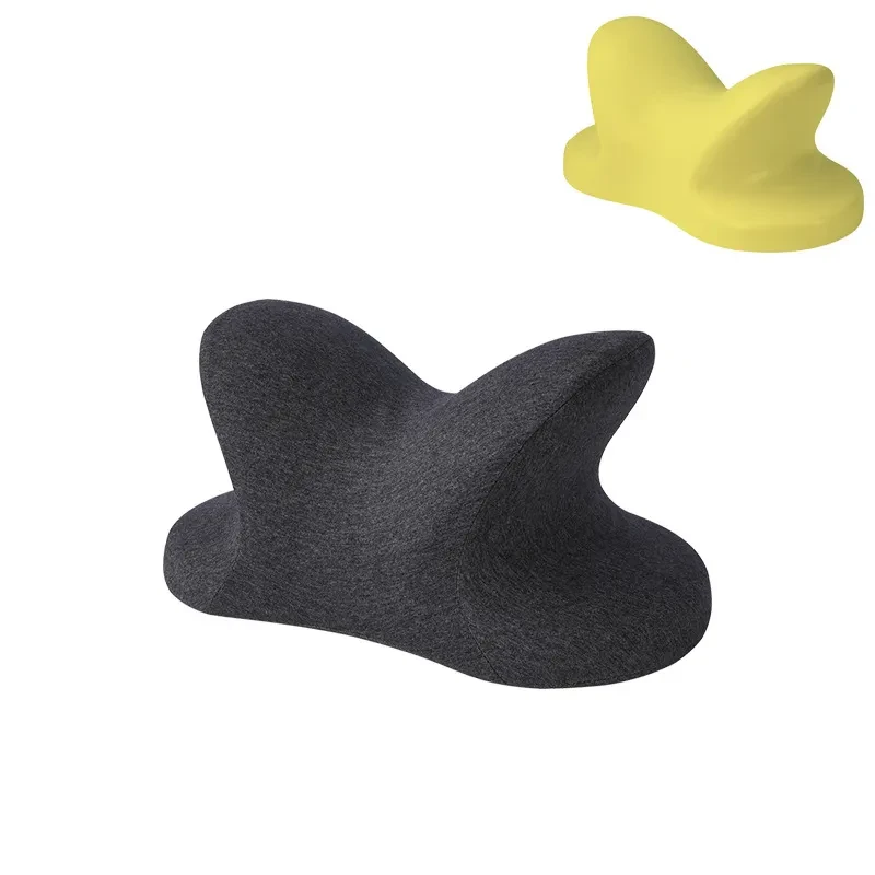 Almohada para la siesta en la oficina