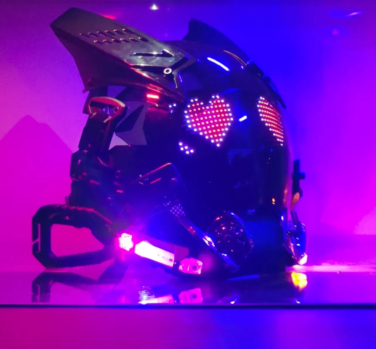 Tecnología de máscara de casco luminoso Sense