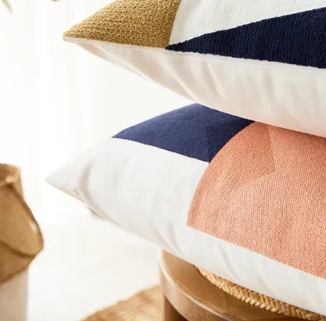 Almohada de gamuza bordada con toalla