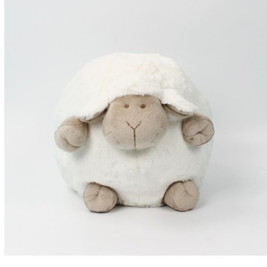 Niños durmiendo con muñecos de peluche