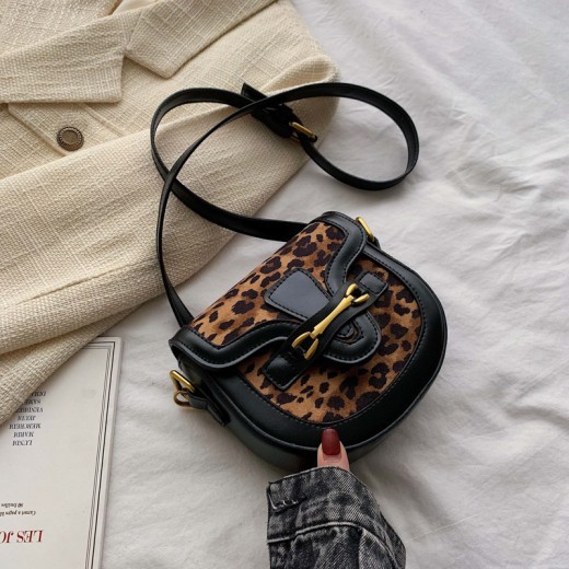 Bolso de sillín de leopardo en otoño e invierno