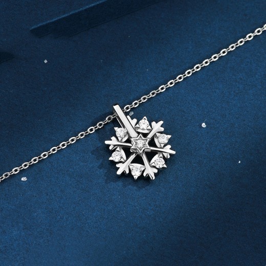 Collar giratorio de copo de nieve de plata 925 para mujer, diseño de nicho de lujo, joyería de diamantes de imitación brillantes, regalo de cumpleaños de otoño e invierno para amigos.