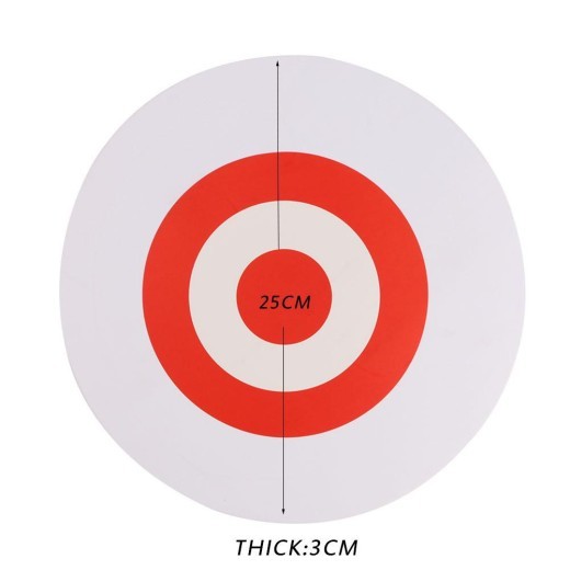 Juego de tiro con arco al aire libre con objetivo móvil