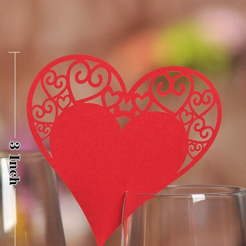 Tarjetas de lugar para decoración de mesa de boda cortadas con láser