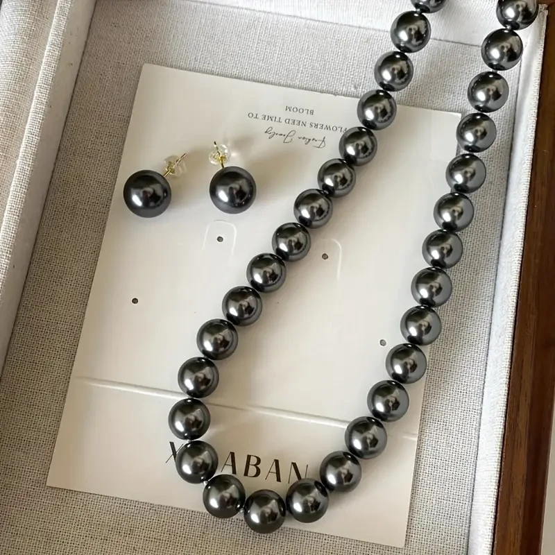Elegante conjunto de joyas de perla negra para mujer: collar y pendientes de inspiración vintage, perfectos para bodas y ocasiones especiales.