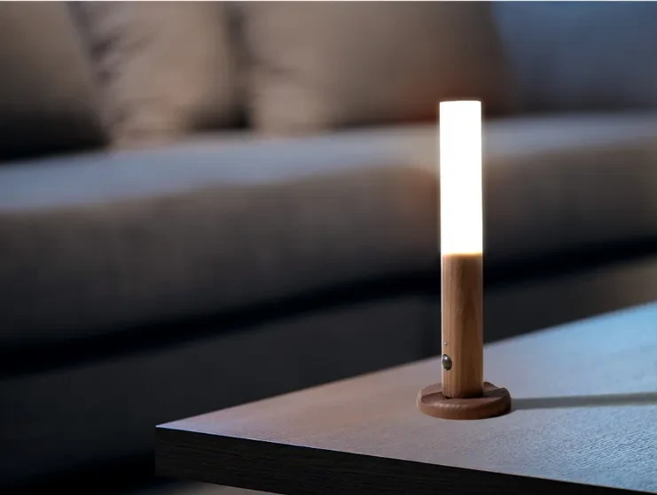 Luz nocturna inalámbrica magnética de madera con LED USB para coche