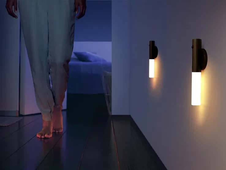 Luz nocturna inalámbrica magnética de madera con LED USB para coche