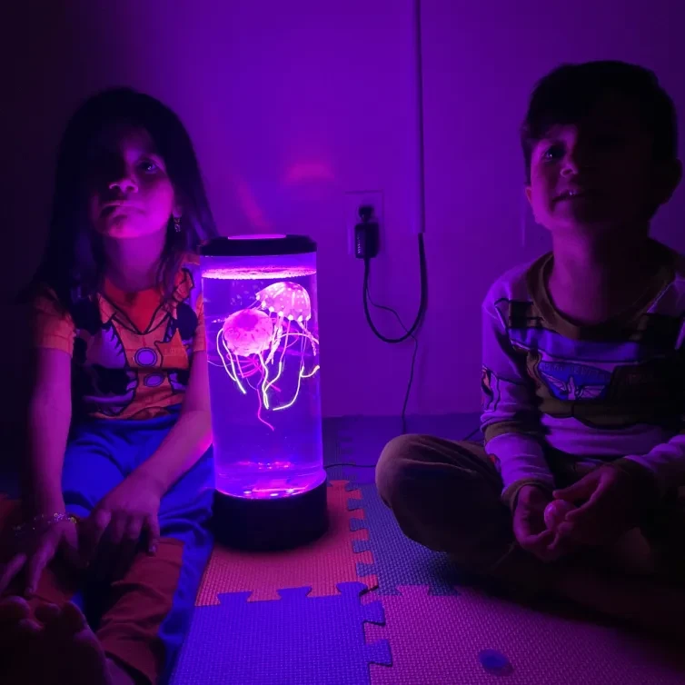 Lámpara LED de noche para acuario con medusas