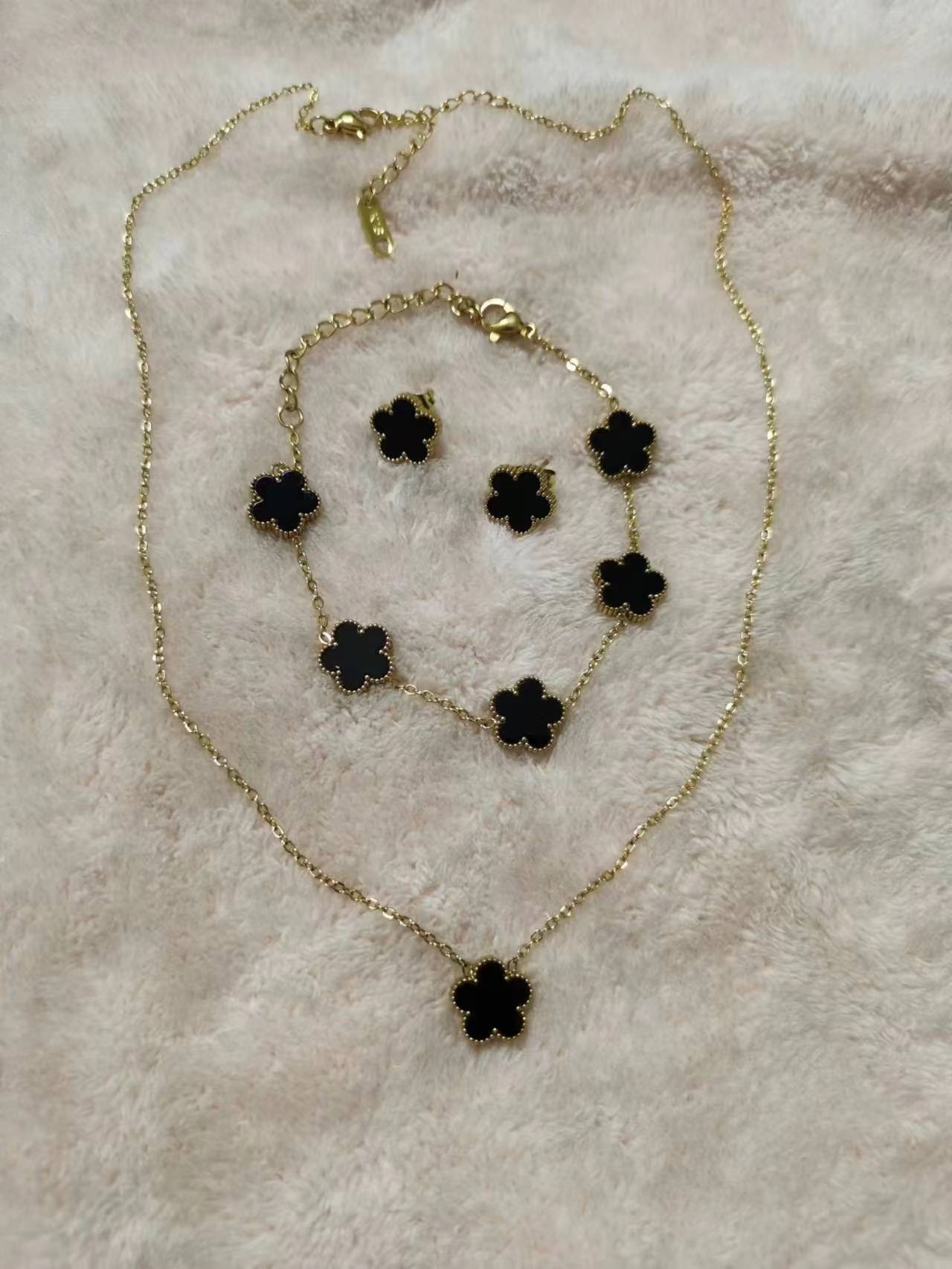 Pulsera de trébol ajustable de acero inoxidable