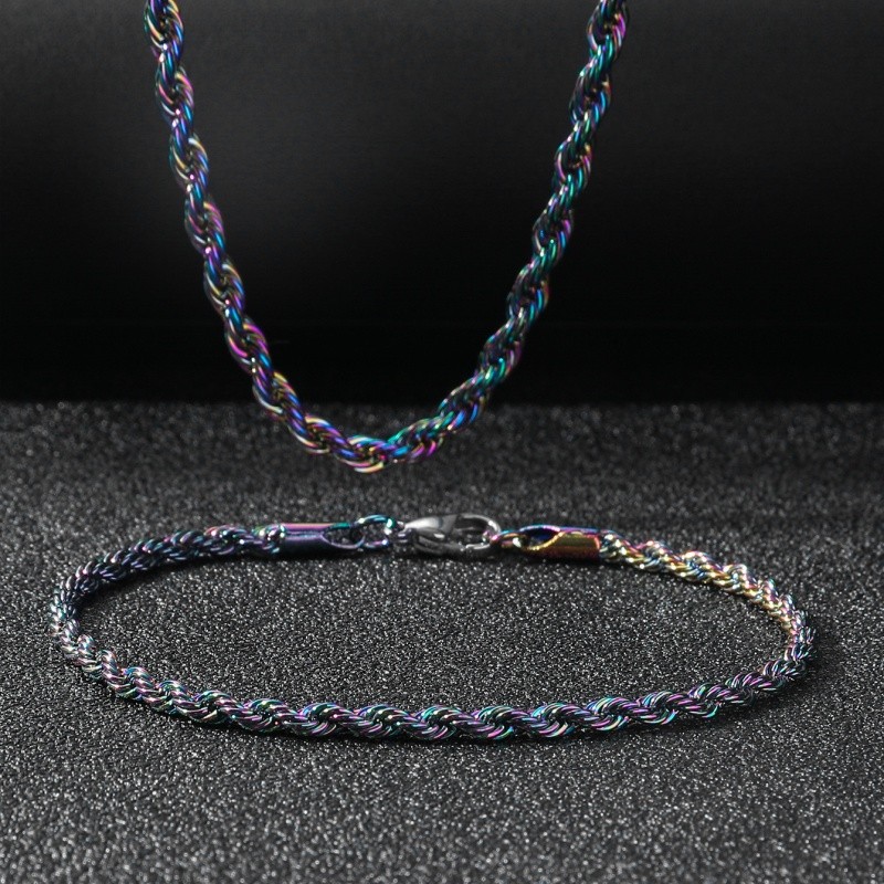 Conjunto de 2 collares y pulseras de cadena torcida con elegantes accesorios a juego.