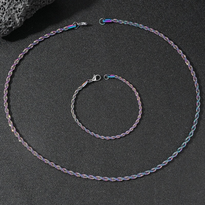 Conjunto de 2 collares y pulseras de cadena torcida con elegantes accesorios a juego.