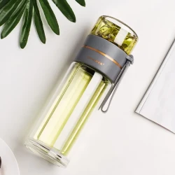 Botella de agua de vidrio con infusor de té