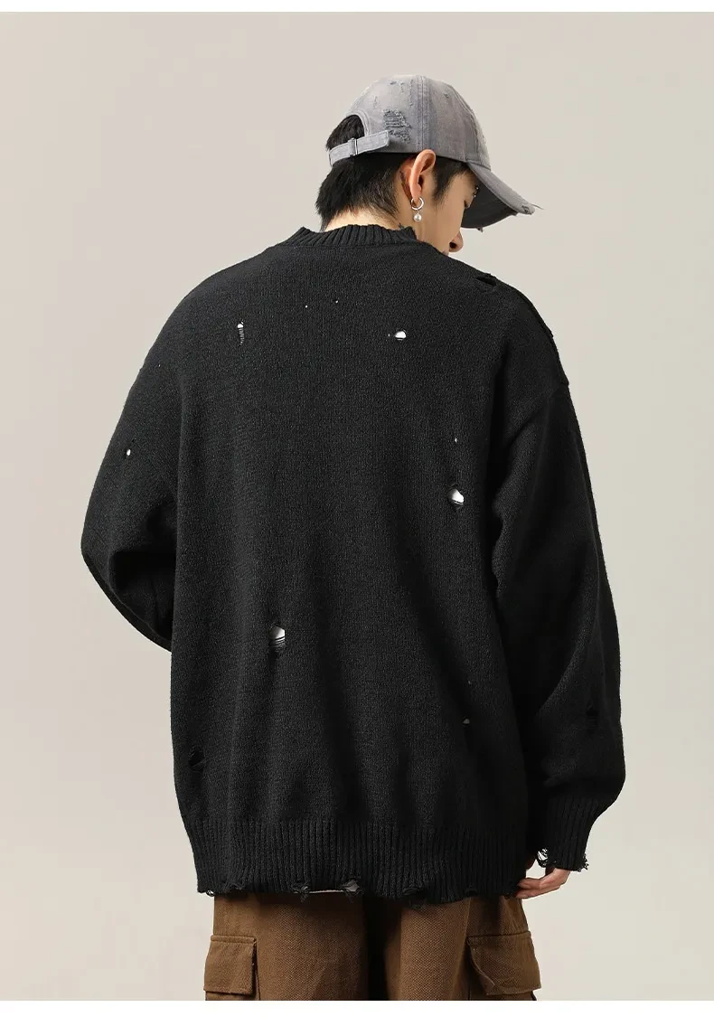 Suéter de terciopelo de chenilla rasgado con agujeros irregulares