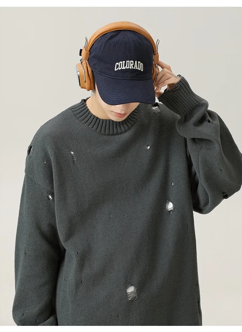 Suéter de terciopelo de chenilla rasgado con agujeros irregulares