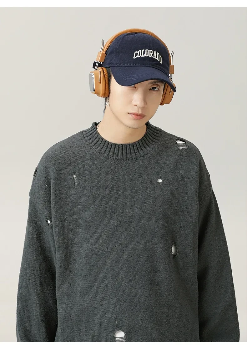 Suéter de terciopelo de chenilla rasgado con agujeros irregulares