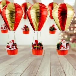 Decoración navideña con globo aerostático y atmósfera de techo