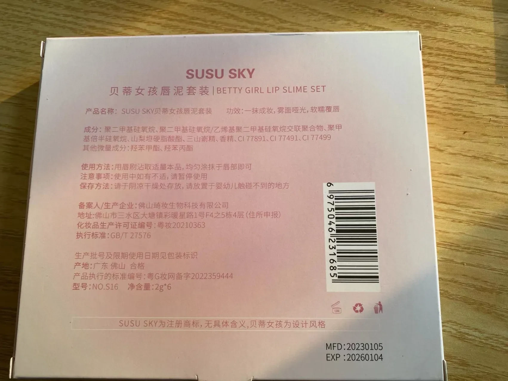 Traje de barro labial Betty Girl duradero