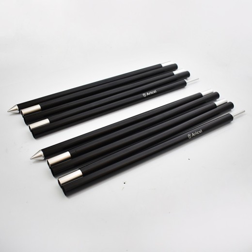 El soporte del dosel exterior tiene 2 metros de alto y está engrosado.