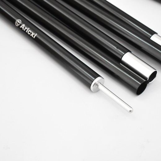 El soporte del dosel exterior tiene 2 metros de alto y está engrosado.