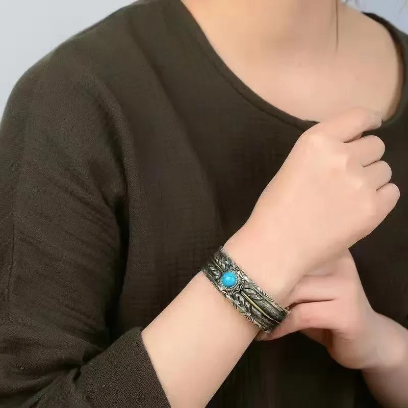 Pulsera abierta de turquesa con plumas retro para mujer
