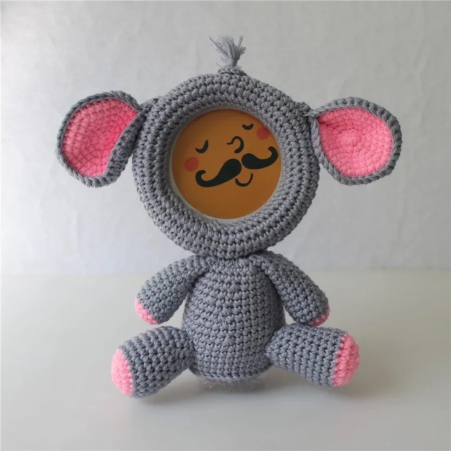 Marco de fotos de ardilla amigurumi hecho a mano, muñeco de peluche animal
