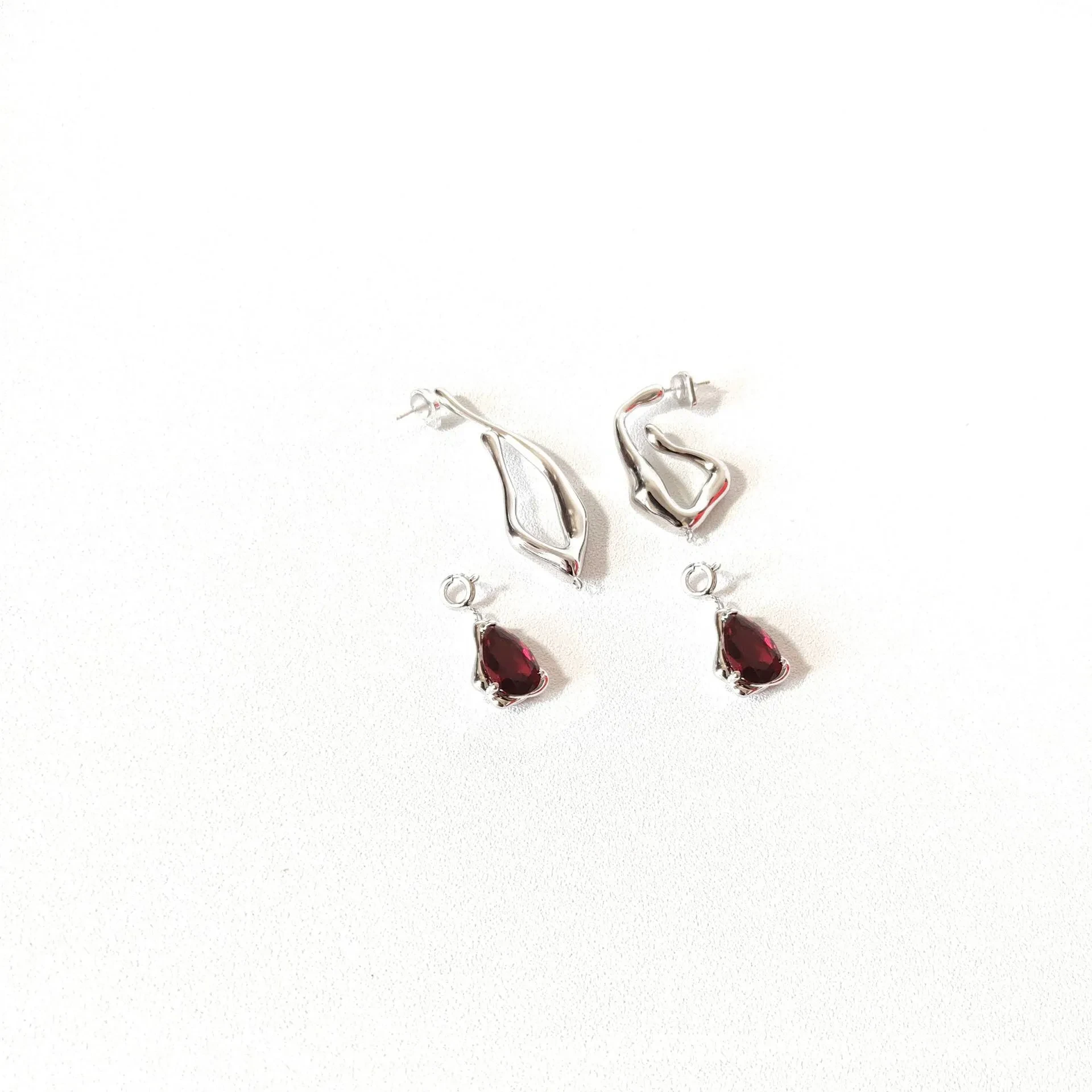 Elegantes pendientes largos de rubí para mujer