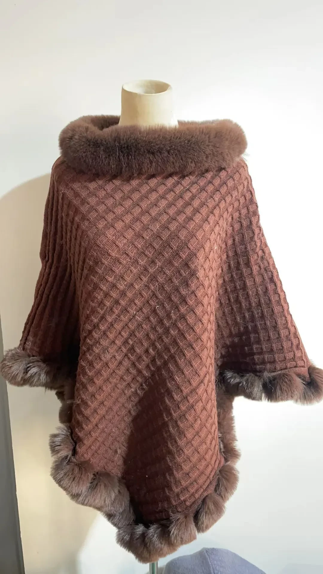 Capa de chal con cuello de piel de conejo Rex para mujer, abrigo de piel de lujo, chal de moda para otoño e invierno, elegante capa exterior para mujer, vestido de fiesta o boda.