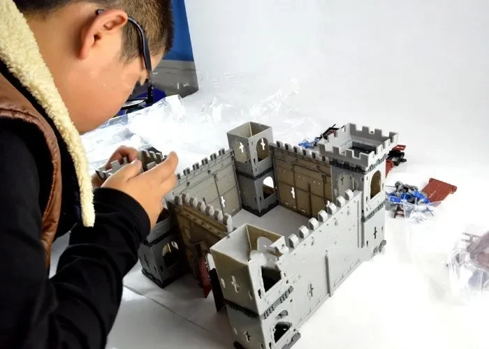 Juguetes autoensamblables para niños, maqueta de castillo, campo de batalla de asedio, traje de castillo pequeño de soldado antiguo