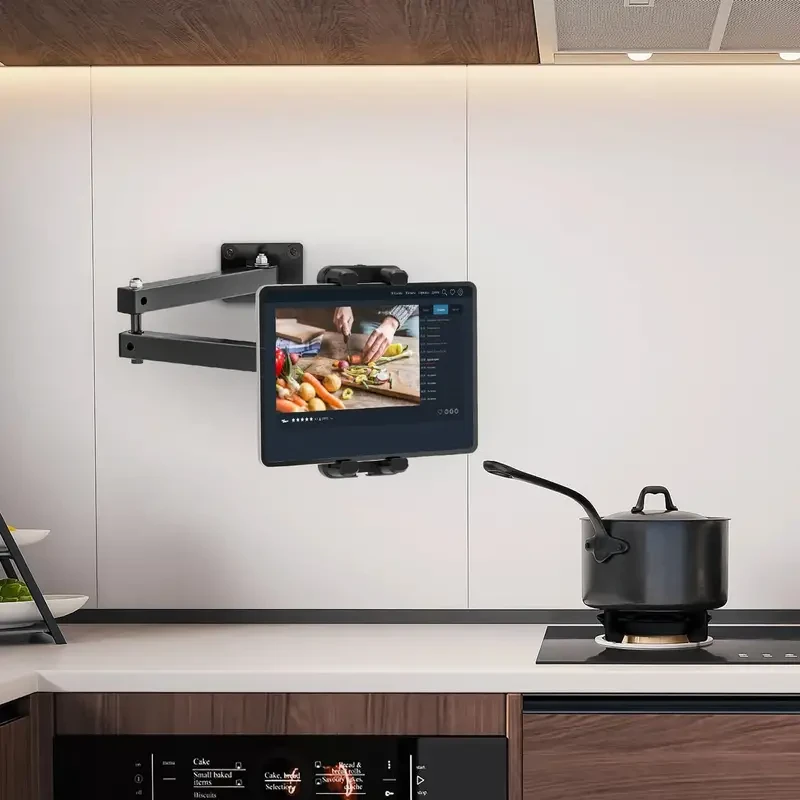 Soporte de pared para tableta de aleación de aluminio con brazo giratorio ajustable de 360 grados, base de metal resistente y clip de sujeción. Compatible con tabletas y teléfonos inteligentes de 11,94 a 34,29 cm.