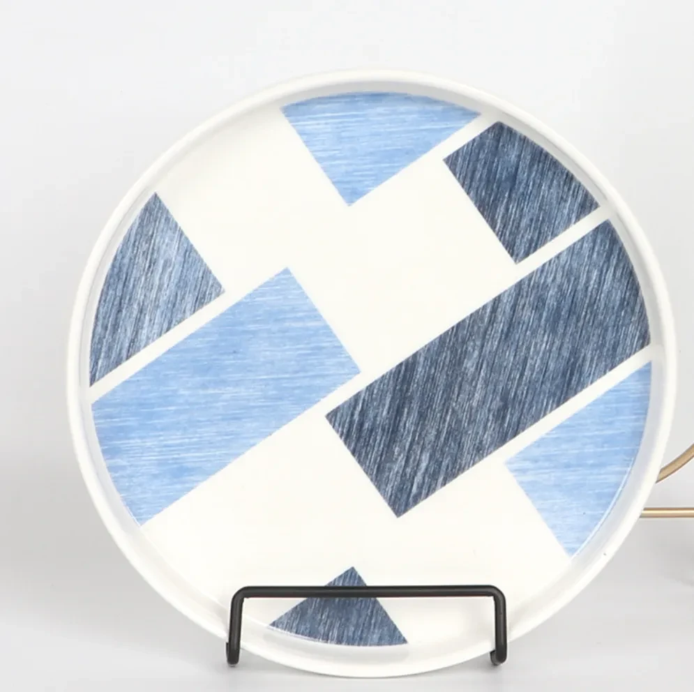 Marco de fotos con plato de porcelana decorativo de hierro, reloj y soporte para exhibición de libros